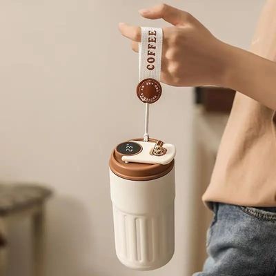 Une tasse de voyage à affichage de température intelligente de 450 ml avec un matériel en acier inoxydable et une corde