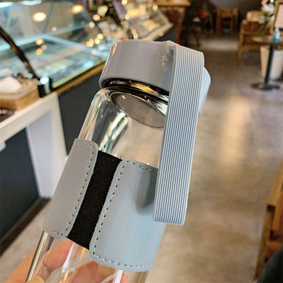 Bouteille d'eau en verre borosilicate personnalisée de 480 ml avec manche en cuir et infuseur de thé