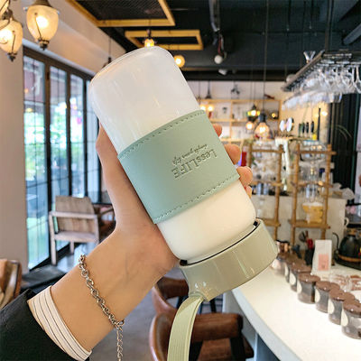 Bouteille d'eau en verre borosilicate personnalisée de 480 ml avec manche en cuir et infuseur de thé