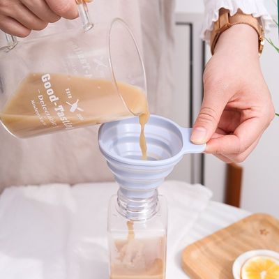 Matériau de qualité alimentaire Cuisine mini silicone souple entonnoir pliable rétractable