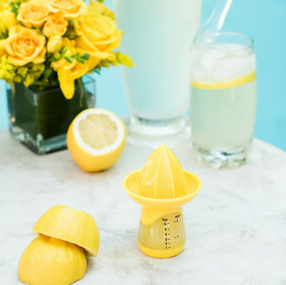 Extraire le jus sans effort avec un compresseur de chaux plastique portable de 8*11cm 85g