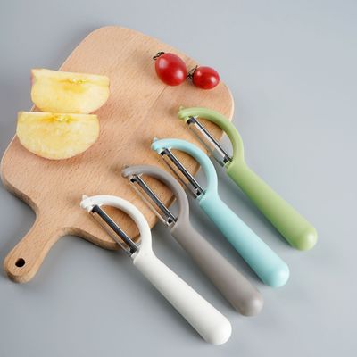 Une bonne poignée, une lame pivotante, des éplucheurs de légumes pour les fruits et légumes parfaitement épluchés, 38g