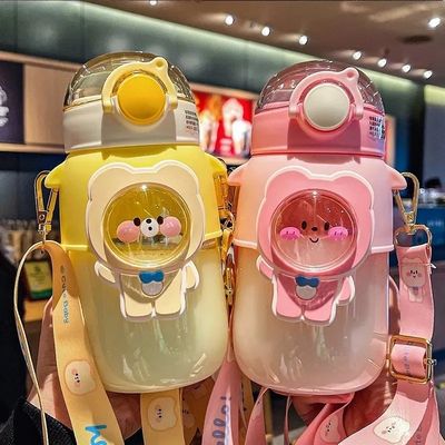 Bouteille d'eau pour enfants dessin animé Coupe en plastique mignonne avec un design portable de type paille
