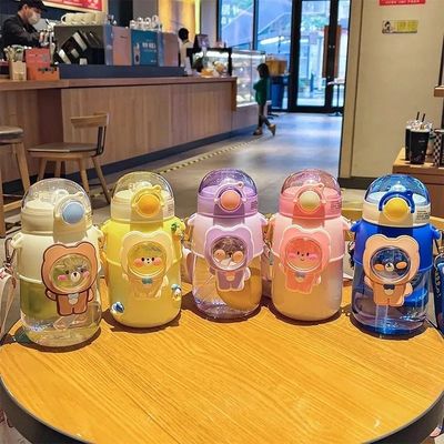 Bouteille d'eau pour enfants dessin animé Coupe en plastique mignonne avec un design portable de type paille