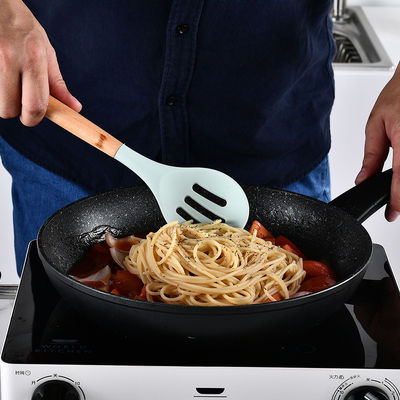 Logo personnalisé en extérieur Espatulas à poignée en bois Spatulas en silicone en ustensile de cuisine