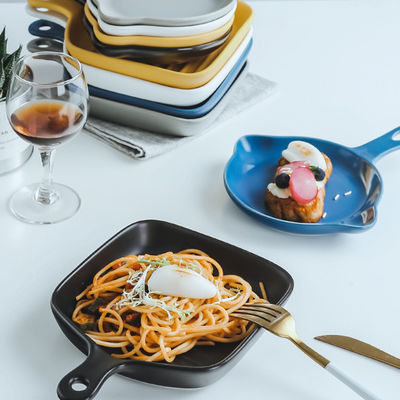 Les plateaux de cuisson en céramique de style nordique avec une seule poignée de 5 cm et un logo personnalisé