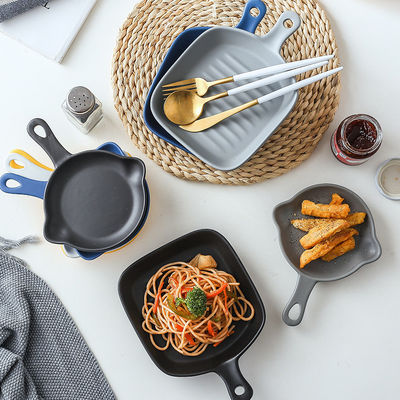 Les plateaux de cuisson en céramique de style nordique avec une seule poignée de 5 cm et un logo personnalisé