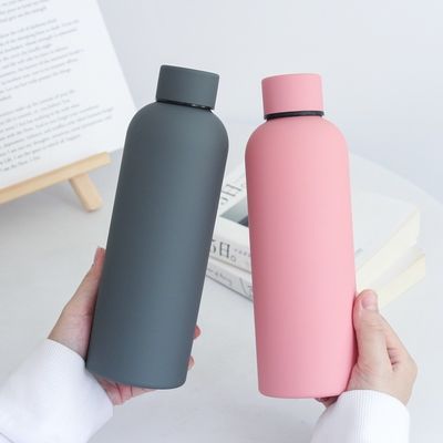 Les sports de plein air doivent avoir une bouteille d'eau isolée en acier inoxydable avec une conception étanche