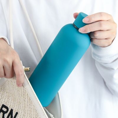 Les sports de plein air doivent avoir une bouteille d'eau isolée en acier inoxydable avec une conception étanche