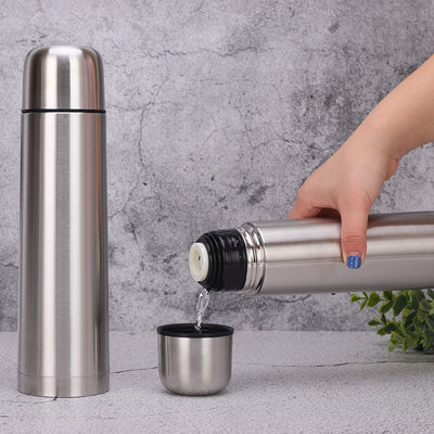 Profitez de boissons chaudes ou froides n'importe où avec notre flacon thermos à trois parois de style américain