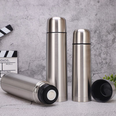 Profitez de boissons chaudes ou froides n'importe où avec notre flacon thermos à trois parois de style américain