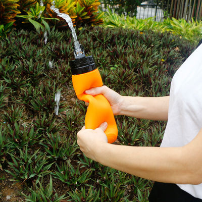 750 ml bouteille d'eau en silicone recouverte anti-corrosion pour les voyages et les sports personnalisable