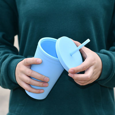 Coupe d'eau en plastique AS PP réutilisable avec paille et couvercle à logo personnalisé pour tasse de café glacé
