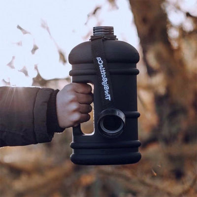 Restez hydraté en déplacement avec notre bouteille d'eau de 2,5 litres sans BPA et de qualité alimentaire