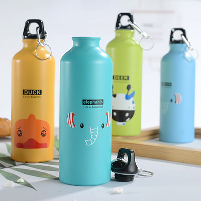 Bouteilles d'eau en aluminium pour vélo avec couverture de carabineur Impression par sublimation de logo personnalisé