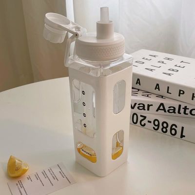 Bouteille d'eau Kawaii prête pour le gymnase avec autocollant 3D 700 ml / 900 ml de lait de voyage en plastique portable