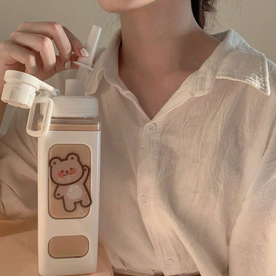 Bouteille d'eau Kawaii prête pour le gymnase avec autocollant 3D 700 ml / 900 ml de lait de voyage en plastique portable