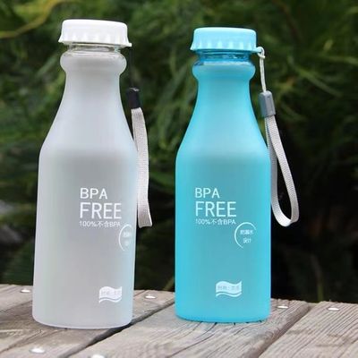 Bouteille d'eau sans BPA de 550 ml incassable en couleurs de bonbons pour les écoliers 6,8x20 cm