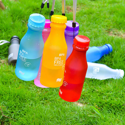 Bouteille d'eau sans BPA de 550 ml incassable en couleurs de bonbons pour les écoliers 6,8x20 cm