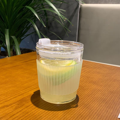 Bouteilles de café Portables Femme Entourage Glace à thé au lait froid avec poignée et couvercle à paille
