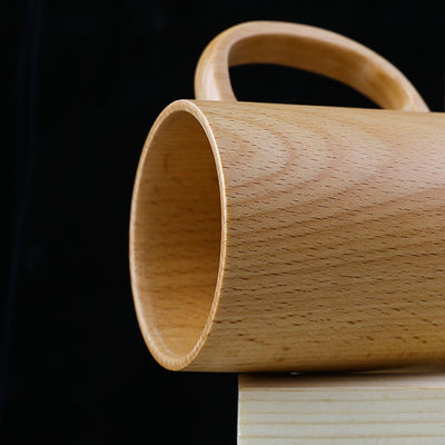 Une tasse de café en bois japonaise créative