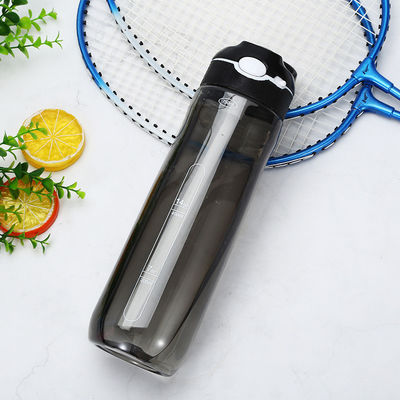 Accessoires avec couvercle de salle de sport en plein air Bouteille d'eau avec paille et plastique sans BPA