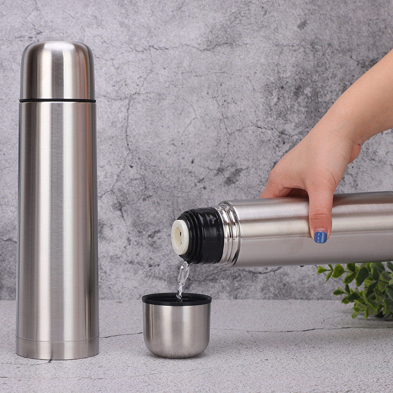 Profitez de boissons chaudes ou froides n'importe où avec notre flacon thermos à trois parois de style américain