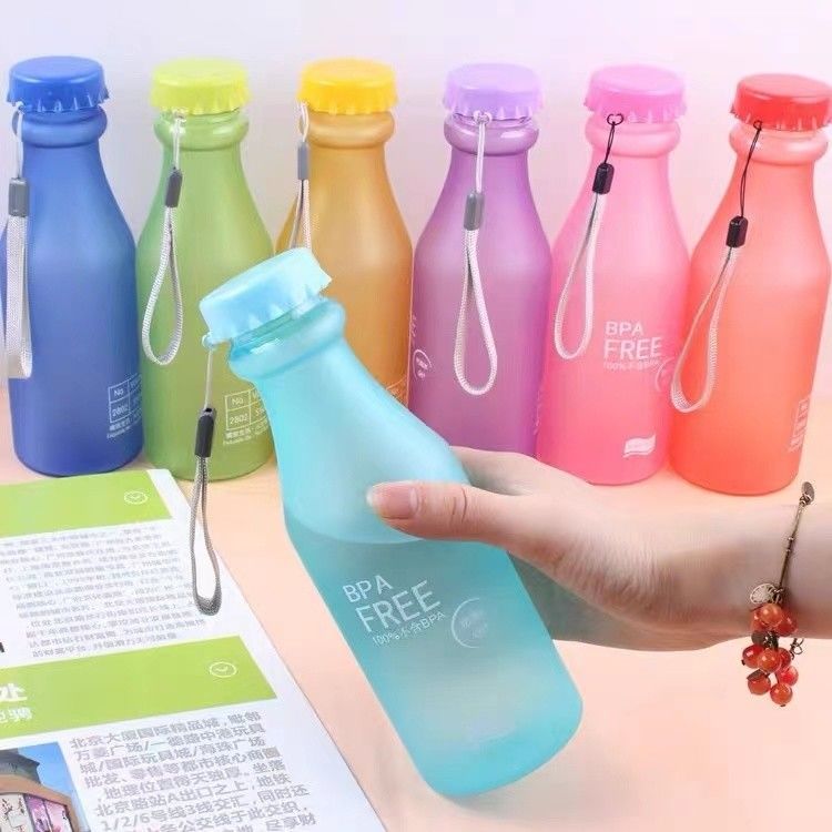 Bouteille d'eau sans BPA de 550 ml incassable en couleurs de bonbons pour les écoliers 6,8x20 cm